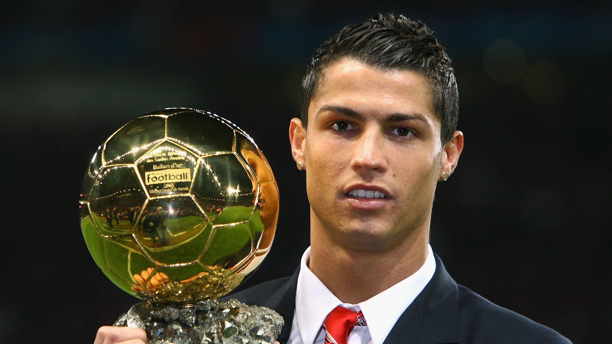 九游体育网址-中国足球职业联赛推进球员场外行为规范，足球场人员